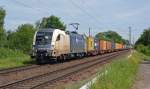 182 519 der Wiener Lokalbahn verlässt mit einem Containerzug am 03.07.14 den Hamburger Hafen Richtung Harburg.