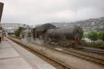 Eine 21D macht sich mit ihrem berlangen Vanderbilt-Tender auf, ihren Zug zu bespannen. Knysna, 15. November 2000