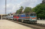 CFS LDE 3000 711 + LDE 2800 462 (beides TE114S aus Lugansk, die 711 von General Electric remotorisiert) mit Zug 246 nach Latakia in Aleppo am 2.5.10