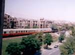 Der internationale Zug der CFS No: 67 Damaskus-Aleppo-Teheran, gezogen von einer LDE2800,  bei der Anfahrt des Hauptbahnhofs von Aleppo.