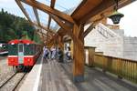 Bahnsteig der Chaoping Station mit dem soeben angekommenen Zug 31 am 06.Juni 2017.