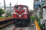AFR DL45 (B'B', dh, Nippon Sharyo, Bj.2006, Fab.Nr. 3427) am 04.Juni 2017 als letztes Fahrzeug des nur an Sonntagen verkehrenden Zug 311 (Chiayi Station - Fenqihu Station) bei der Fahrt durch Chiayi.