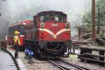 DL43 fährt am 04.Juni 2014  mit Zug 109 nach Alishan Station aus der Sacred Tree Station.