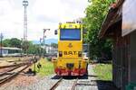 SRT รบน.037, ein Oberbauwagen der Type DHW-400 am 20.Mai 2018 in der Nakhon Lampang Station.