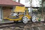 Im Park vor der Kanchanaburi Station ist diese zweisitzige Handhebeldraisine aufgestellt.