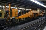 SRT อน.12 (อน.=TM./Tamping Machine) eine Gleisstopfmaschine (Hersteller: Plasser & Theurer, Type 08-16 3S, Baujahr: 1999, Fab.Nr.: 2.905) am 15.Mai 2018 in Hua Lamphong.