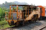 SRT อน.16 (อน.=TM./Tamping Machine) eine Gleisstopfmaschine (Hersteller: Plasser & Theurer, Type 08-16 3S, Baujahr: 2002, Fab.Nr.: 2.986) am 28.März 2023 in der Ban Dan
