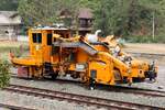 SRT กน.14 (กน.=BR./Ballast Regulator) eine Schotterkehr- und Planiermaschine (Hersteller: Plasser & Theurer, Type PBR-400R, Baujahr: ????, Fab.Nr.: ???) am 24.Februar 2026 in der Ban Pin Station.