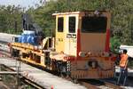 SRT Oberbauwagen รบน.044 (Hersteller: Plasser & Theurer/Spanien, TG 80-M, Baujahr: 2014, Fab.Nr.: 6267) am 08.Dezember 2023 in der Bang Saphan Yai Station.