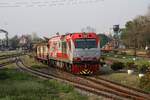 QSY 5206 (Co'Co', de, CRRC Qishuyan, Bj.2021) fährt am 21.März 2023 mit dem SpExp 14 nach Krung Thep Aphiwat aus der Chiang Mai Station.