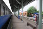 Mittelbahnsteig des Bf. Ban Thap Chang am 17.M�rz 2011.