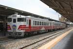 Mit 3 Zugspaaren zwischen Don Muang und Ayutthaya nahmen die SRT am 20.April 2026 den planm��igen Betrieb mit den ex JR East KIHA 40/48 auf. - F�r die Wendepause f�hrt die Garnitur dann leer von Don Muang zur Hua Lamphong Station. - Warum man diese Fahrten den Reisenden nicht zumutet ist eines der vielen Geheimnisse Thailands. - Im Bild vom 03.Juni 2026 die SRT APD. 701 (ex JR East KIHA 40-521), APD. 808 (ex JR East KIHA 48-1507) und APD. 802 (ex JR East KIHA 48-516) w�hrend der Wendepause vom Sp.COM 1194 auf den Sp.COM 1195 in der Hua Lamphong Station.