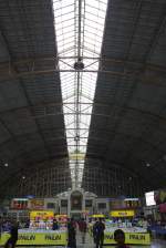 Dachkonstruktion der Schalterhalle des Bf. Hua Lamphong. Bild vom 24.Juli 2012. 

