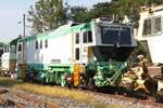 Am 27.November 2025 war in der Kanchanaburi Station diese Kombinierte Stabilisier- und Planiermaschine (Hersteller: Plasser & Theurer, Type KSP 2002, Baujahr: 1997, Fab.Nr.: 435) mit der Betriebsnummer MBR-04 des Unternehmens GGW (Green Generation Worldwide Co.,Ltd.) zu sehen.