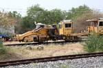 SRT กน.11 (กน.=BR./Ballast Regulator) eine Schotterkehr- und Planiermaschine (Hersteller: Plasser & Theurer, Type PBR-400R, Baujahr: 1999, Fab.Nr.: 666) am 18.April 2026 in der