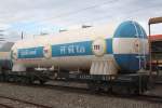 บ.ซ.ล.444402 (บ.ซ.ล. =B.C.P./Bogie Cement Pressure Discharge Wagon) am 11.Juni 2011 in der Pak Chong Station.