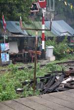 Einige kleine Haltestellen in Bangkok haben kein Stationsschild.