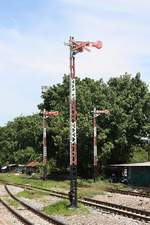 Auch wenn die Ausfahrsignale nicht mehr in Betrieb sind, fotogen sind sie aber allemal.