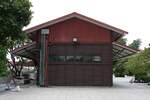 Von den 3 Lagerhäuser der 2003 geschlossenen alten Thon Buri Station sind noch 2 erhalten und unter Denkmalschutz gestellt.