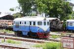 Die bereits 68 Jahre alte 530 (Bo'Bo', de, Davenport, Bauj.1952) steht nach wie vor als Verschubreserve im Depot Uttaradit im Einsatz. Depot Uttaradit am 21.Mai 2018.