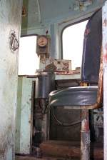 Blick vom Bahnsteig durch die ffene Tfz.-Tre auf den Fhrerstand der 540; Bf.