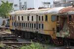 Abgestellt wartet die 580 (Co'Co', de, Davenport, Bauj.1955, Fab.Nr.328??) im Gelände des Depot Bang Sue auf Ihr weiteres Schicksal.