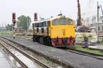 GEK 4050 (Co'Co', de, General Electric, Bj.1966, Fab.Nr. 35956) fährt am 30.Mai 2017 in der Bang Sue Station an den ORD 211.