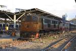 GEK 4012 (Co'Co', de, General Electric, Bj.1963, Fab.Nr. 34771) am 22.Juni 2019 als eine der beiden Verschubreserven in der Hua Lamphong Station.