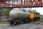 บ.ท.ค.126021 (บ.ท.ค. =B.O.T./Bogie Oil Tank Wagon), gezogen von der GEK 4013 (Co'Co', de, General Electric, Bj.1963, Fab.Nr. 34862), als Brandschutzzug f�r den Excursion 903 (Hua Lamphong - Chachoengssao) am 03.Juni 2026 bei der Phra Chom Klao Station.