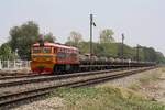 ALS 4147 (Co'Co', de, Alsthom, Bj.1974) fährt am 29.März 2023 mit einem Kesselwagenzug in die Pak Nam Pho Station ein.