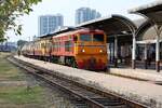 ALS 4142 (Co'Co', de, Alsthom, Bj.1974) fährt am 22.Februar 2026 mit dem ORD 201 (Hua Lamphong - Phitsanulok) in die Bang Sue Junction ein.