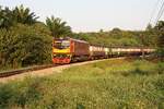 ALS 4153 (Co'Co', de, Alsthom, Bj.1974) am 19.M�rz 2026 mit dem LOC 448 (Su-Ngai Kolok - Surat Thani) beim Strecken-Km 636,85 der Southern Line.