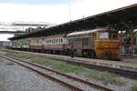 ALS 4137 (Co'Co', de, Alsthom, Bj.1974) am 03.Juni 2026 mit dem COM 368 nach Hua Lamphong in der Chachoengsao Junction.