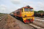 ALS 4154 (Co'Co', de, Alsthom, Bj.1975) mit dem RAP 135 (Bangkok - Ubon Ratchathani) am 23.August 2010 bei der Einfahrt in den Bf.