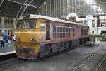 ALS 4137 (Co'Co', de, Alsthom, Bj.1974/75) am 19.Mrz 2011 auf Gleis 5 in der Halle des Bf. Hua Lamphong.

