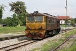 AHK 4210 (Co'Co', de, Krupp, Bj.1980, Fab.Nr. K-5479) wendet am 27.Oktober 2010 in der Nakhon Si Thammarat Station vom ORD 458 auf den ORD 455.