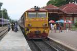 AHK 4214 (Co'Co', de, Krupp, Bj.1980, Fab.Nr. K-5481) ist am 03.Juni 2012 mit dem ORD 261 aus Bangkok im Ziel-Bf. Hua Hin angekommen.