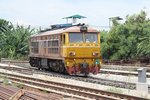 ADD 4402 (Co'Co', de, Alsthom, Bj.1985) fährt am 24.Mai 2016 in Hat Yai vom Depot zum Bahnhof.