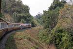 HID 4510 (Co'Co', de, Hitachi, Bj.1993) am 28.März 2023 mit dem RAP 102 (Chiang Mai - Krung Thep Aphiwat) beim Stecken-Km 515,2 der Northern Line.