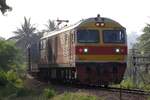 HID 4518 (Co'Co', de, Hitachi, Bauj. 1993) am Morgen des 20.M�rz 2026 vor dem Freight 778 (Hat Yai - Bang Sue) kurz vor der Br�cke �ber den Tapi River in Phun Phin.