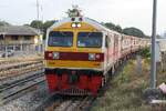 HID 4509 (Co'Co', de, Hitachi, Bj.1993) f�hrt am 18.April 2026 mit dem COM 342 (Kaeng Khoi - Hua Lamphong) in die Bang Sue Junction ein.