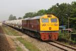 GEA 4528 am 13.Mrz 2011 mit einem Gterzug Richtung Bangkok durch den Bf.