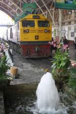 GEA 4546 (Co'Co', de, General Electric, Bj.1995) am 19.Mrz 2011 auf Gleis 3 in der Halle des Bf.