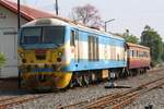 70109 des Unternehmens TPIPL wartet am 28.März 2023 in der Phitsanulok Station auf ihren nächsten Einsatz.