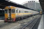 THN 1125 (1A' 2', dh, Hitachi, Bj.1983) abfahrbereit im bangkoker Bf.