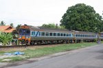 SP EXP DRC 41 (Bangkok - Yala) mit dem APN.60 2540 als erstes Fahrzeug am 21.Mai 2016 nach der Ausfahrt aus dem Bf.