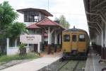 พซข.26 (พซข. = BTD/Bogie Trailer Diesel Railcar With Driving Cab, Hitachi/Nippon Sharyo, Bauj. 1971) am 16.Juni 2011 im Bf. Khon Kaen waerend der Wendepause vom ORD 431 auf den ORD 432.

