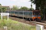 THN 1134 als letztes Fahrzeug des Sp.Com 1116 (Nakhon Pathom - Thon Buri) verlässt am 28.Mai 2025 die Taling Chan Junction.