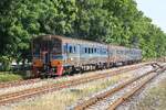 ORD 261 (Hua Lamphong - Suan Soan Pradipat) mit dem THN 1139 als letztes Fahrzeug am 02.März 2026 kurz nach der EK mit der Thanon Si Ayutthaya.