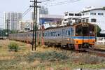 COM 356 (Nong Pla Duk - Hua Lamphong) mit dem THN 1136 als letztes Fahrzeug f�hrt am 18.April 2026 aus der Bang Sue Junction.
